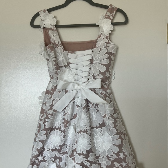 Helsi Belen Sleeveless Square-Neck Mini Dress - Picture 8 of 8